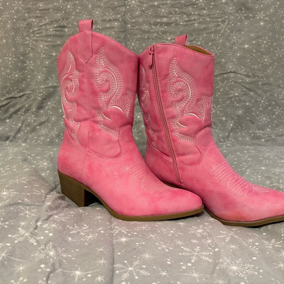 Global Win Pink Heeled Boots - Picture 3 of 7